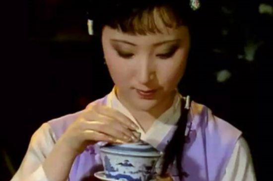 女士喝茶優(yōu)雅姿勢(shì)，女士正確喝茶姿勢(shì)禮儀