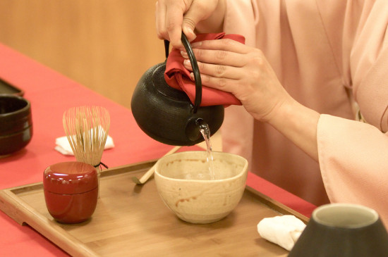 女人喝茶要行扣茶禮嗎，叩茶禮女士能用嗎？