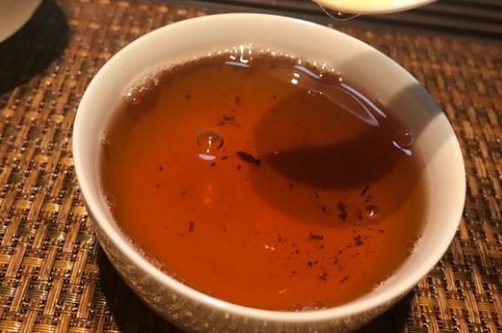 大紅袍第一泡要倒掉嗎，洗茶水需倒掉但第一泡出湯