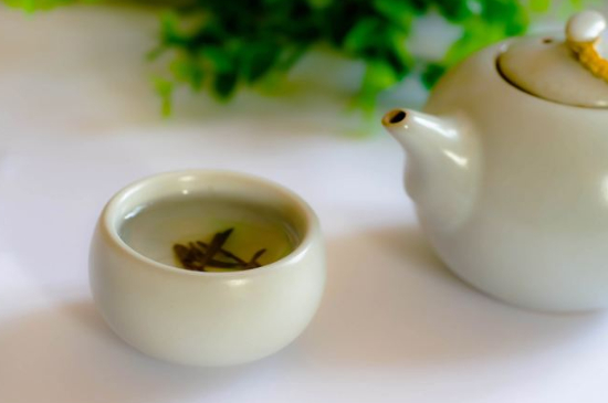 綠茶碧螺春怎么泡簡(jiǎn)易步驟，沖泡碧螺春的十二步驟口訣