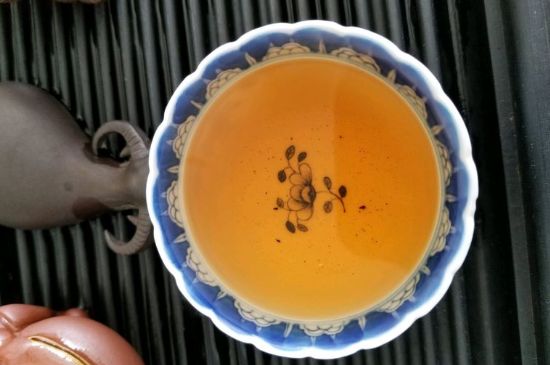 大紅袍第一泡要倒掉嗎，洗茶水需倒掉但第一泡出湯