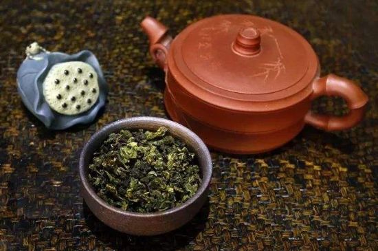 泡大紅袍、肉桂和水仙可以用一個(gè)紫砂壺嗎，可以摻一起沖泡么？