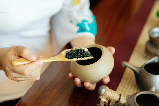 女人喝茶要行扣茶禮嗎，叩茶禮女士能用嗎？