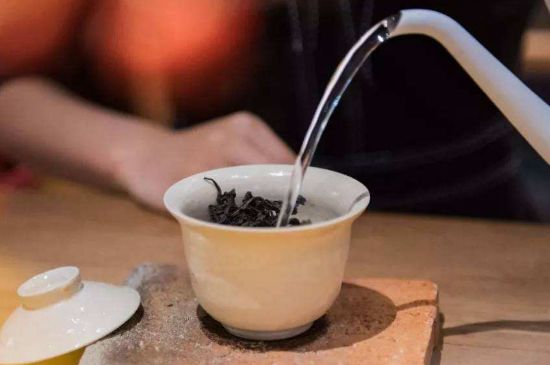 牛欄坑肉桂需不需要洗茶，武夷巖茶肉桂需要洗茶嗎？