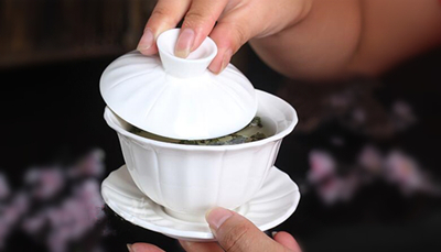 三才蓋碗的正確拿法，三才蓋碗抓碗法圖解