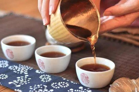 喝茶茶桌上的禮儀有哪些，泡茶待客十大禮儀不可不做！