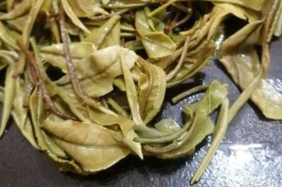 春茶上市白茶的好壞怎么區(qū)分，春白茶怎么分辨好不好？