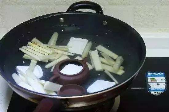 開(kāi)壺放豆腐是錯(cuò)誤的，新買(mǎi)的紫砂壺正確開(kāi)壺建議