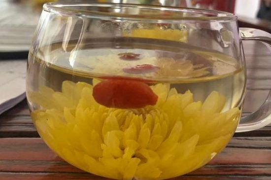 晚上可以喝菊花茶泡水嗎，睡覺前能不能喝菊花茶？