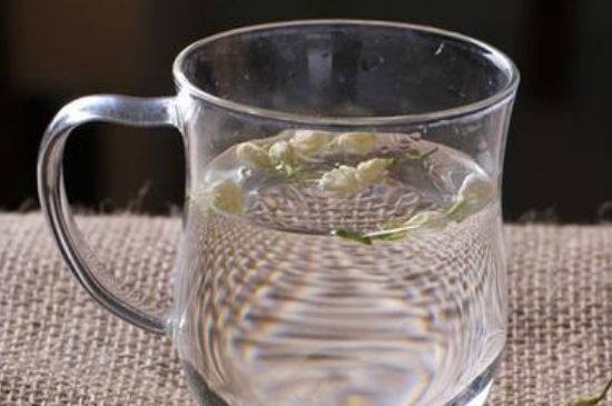 茉莉泡水禁忌，茉莉干花泡水的功效與禁忌