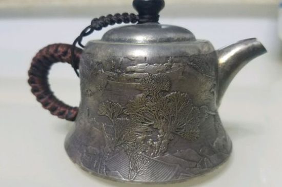 銀壺?zé)笏镉泻谏臇|西，為什么銀壺里有黑點