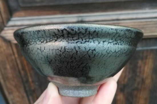 怎么鑒別建盞化學(xué)釉，真假建盞的對(duì)比與辨別