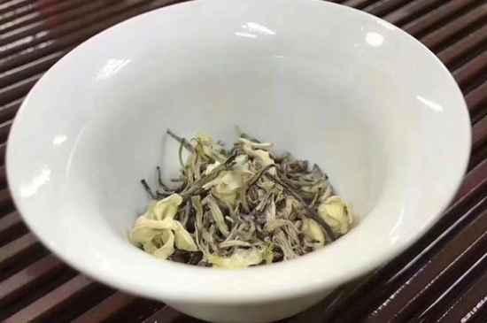 女孩喝茉莉茶的好處，茉莉茶葉的功效與禁忌