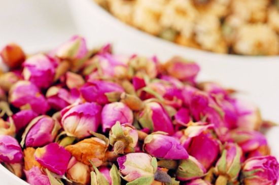 玫瑰花的最佳搭配，喝玫瑰花茶搭配什么喝好？