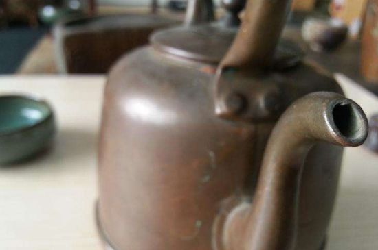 用銅壺?zé)惺裁唇?，銅壺煮水的兩大忌諱和好處