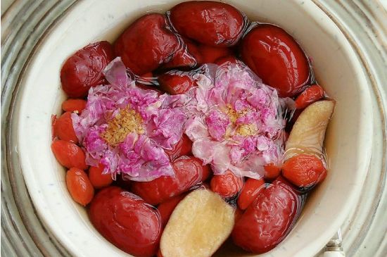 喝玫瑰花茶能祛斑嗎，玫瑰花茶有祛斑的功效嗎？