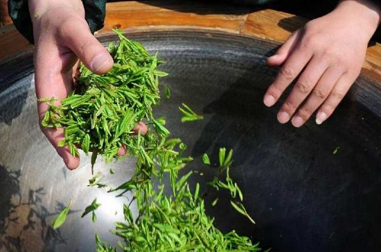 龍井茶炒茶葉怎么炒出好茶色，茶葉怎樣做出來最綠？