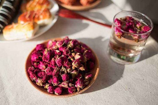 玫瑰花茶的功效與作用，堅持喝一個月玫瑰花茶會怎樣？