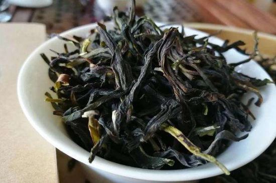 鴨屎香單叢雪片茶的特點，鳳凰雪片茶有什么特點？