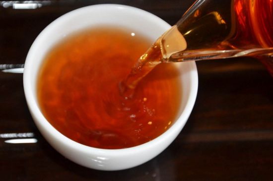 茯磚茶與普洱茶哪個(gè)好，茯茶和普洱茶口味區(qū)別