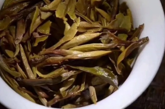 老白茶上火還是去火？夏季喝煮的老白茶會容易上火！