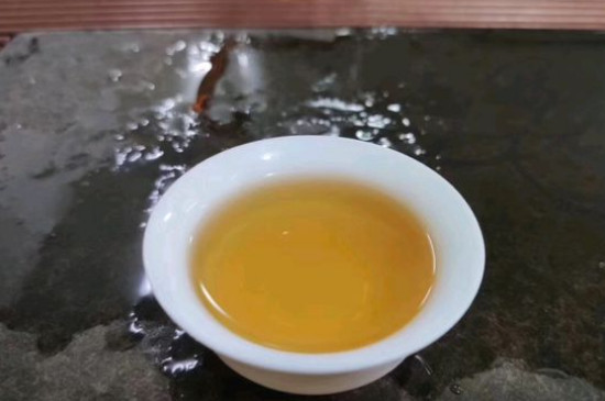 新舊白茶怎么區(qū)分，怎么分辨白茶是新還是舊