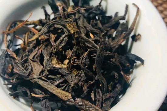 長(zhǎng)期喝巖茶會(huì)上火嗎？巖茶這樣喝了容易上火！