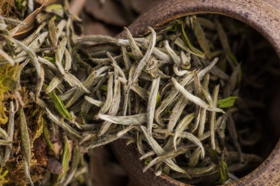 福鼎白茶要喝老的嗎，為什么喝白茶要喝老茶存新茶？