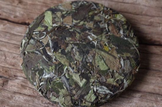 怎么撬老白茶茶餅不容易碎，福鼎白茶如何撬茶方法