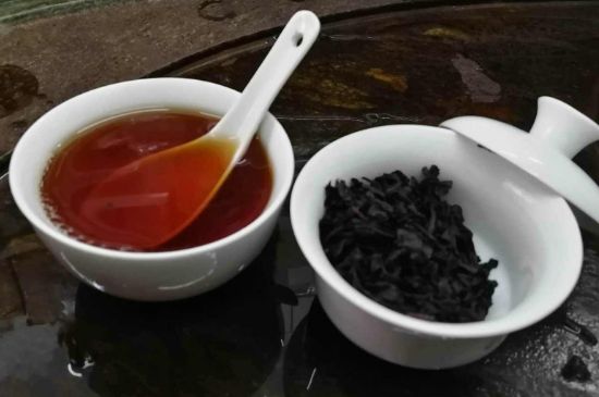 肉桂茶和大紅袍哪個貴，武夷山肉桂與大紅袍的價格比較