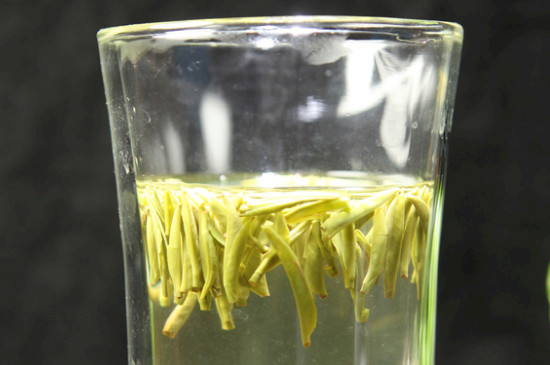 竹葉青茶泡不立起來怎么回事，竹葉青茶怎么泡立起來