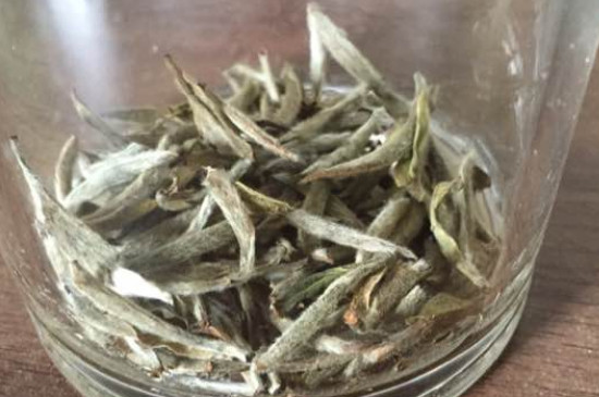 白毫銀針年份越久越好嗎，銀針白毫是否越陳越好
