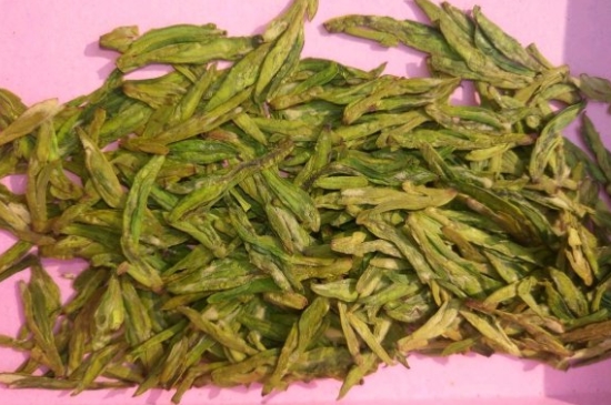 西湖龍井新茶和陳茶的區(qū)別，怎么區(qū)分龍井新茶和舊茶？