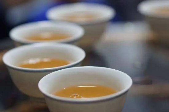 茯磚茶與普洱茶哪個(gè)好，茯茶和普洱茶口味區(qū)別
