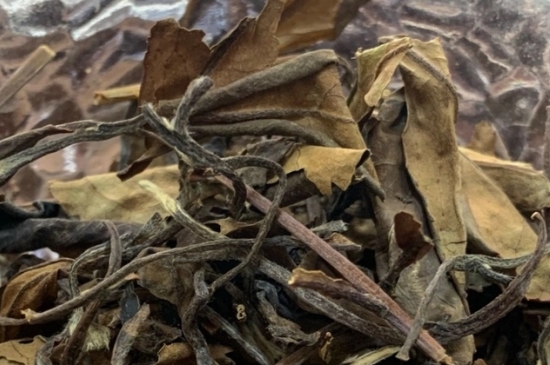 老白茶上火還是去火？夏季喝煮的老白茶會容易上火！