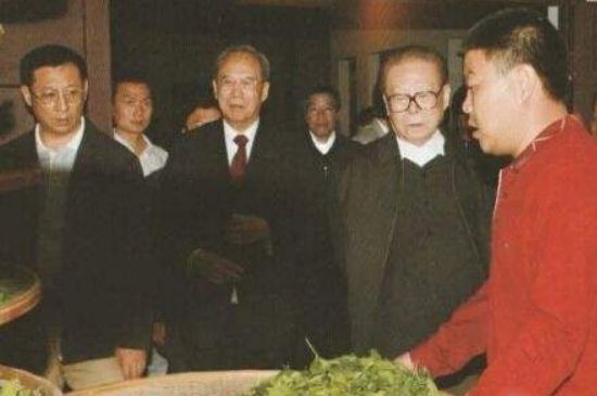 母樹大紅袍給誰喝了，為什么母樹大紅袍叫三棵六株？