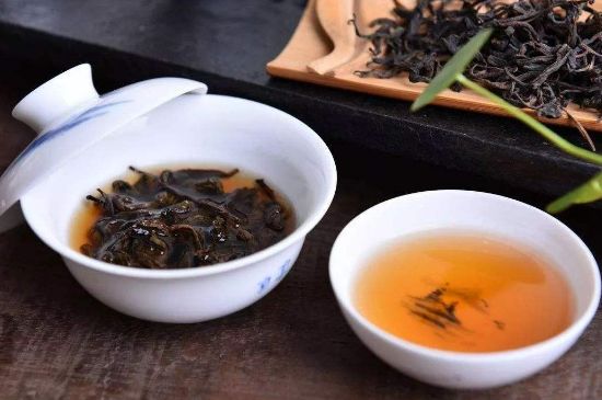 茯磚茶與普洱茶哪個(gè)好，茯茶和普洱茶口味區(qū)別