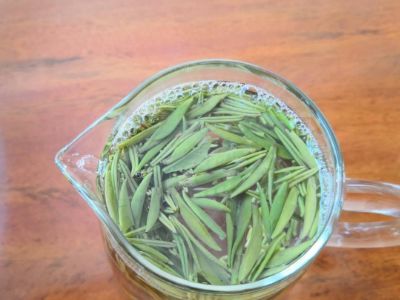 竹葉青和毛尖的區(qū)別，竹葉青和信陽(yáng)毛尖哪個(gè)好？