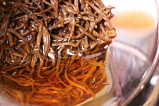 300塊錢的金駿眉能喝嗎，兩三百多金駿眉和一千多區(qū)別