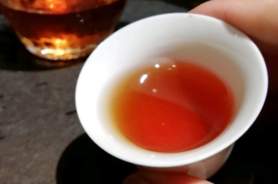 長(zhǎng)期喝巖茶會(huì)上火嗎？巖茶這樣喝了容易上火！