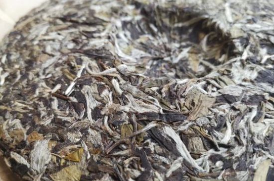 7年壽眉和2年白牡丹哪個好，老白茶壽眉與白牡丹的口感區(qū)別