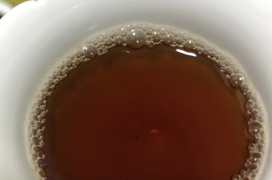 老白茶上火還是去火？夏季喝煮的老白茶會容易上火！