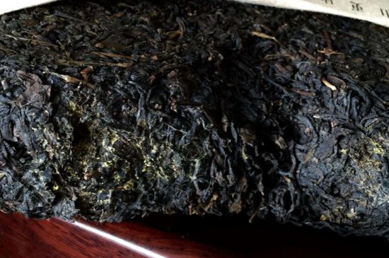 伏茶里的金花是黃曲霉素嗎，金花茯茶里的是什么菌