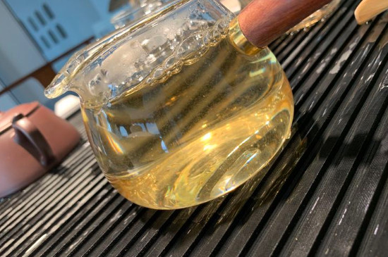 白毫銀針年份越久越好嗎，銀針白毫是否越陳越好